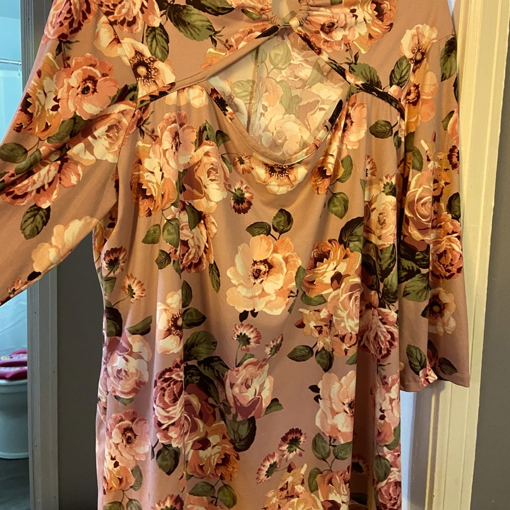 Plus size, floral print top with keyhole